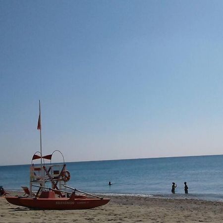 شقة Larte Al Mare Vicino Spiaggia Con Ac E Wifi سافونا المظهر الخارجي الصورة
