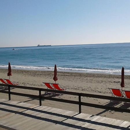 شقة Larte Al Mare Vicino Spiaggia Con Ac E Wifi سافونا المظهر الخارجي الصورة